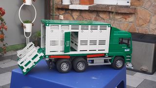 Camión MAN verde como nuevo