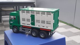 Camión MAN verde como nuevo