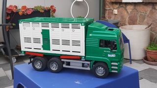 Camión MAN verde como nuevo