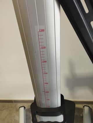 Soporte de TV con ruedas. Gris y negro. Ancho base