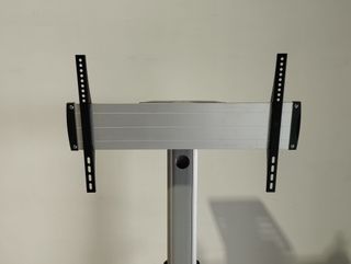 Soporte de TV con ruedas. Gris y negro. Ancho base