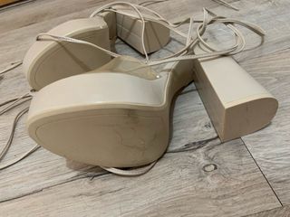 Zapatos Bershka plataforma beige