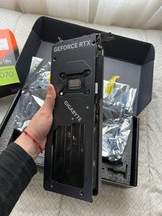 GIGABYTE RTX 5070 Tarjeta Gráfica