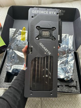 GIGABYTE RTX 5070 Tarjeta Gráfica