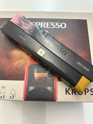 Cafetera Nespresso Inissia Krups Roja. (Nueva)