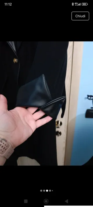 Cappotto nero con dettaglio similpelle