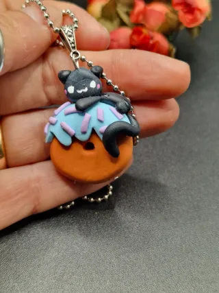 Collana Fimo Gatto Nero su Ciambella
