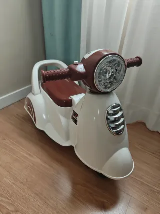 Correpasillos Moto Vespa Blanco y Marrón