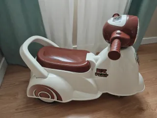 Correpasillos Moto Vespa Blanco y Marrón