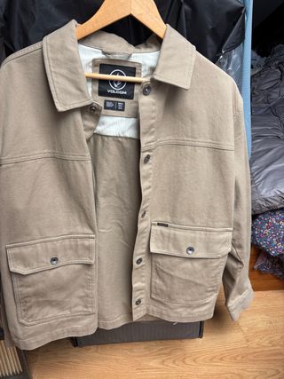 Chaqueta Volcom Beige Talla M sin estrenar.
