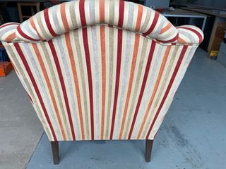 Sillón clásico con reposapiés