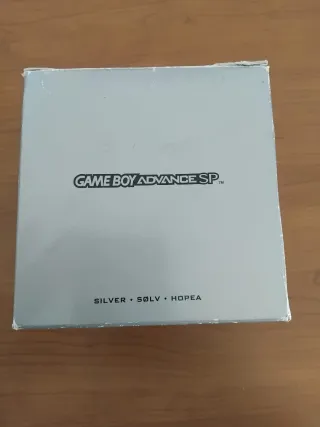 GBA SP Silver AGS‑001 completa con caja