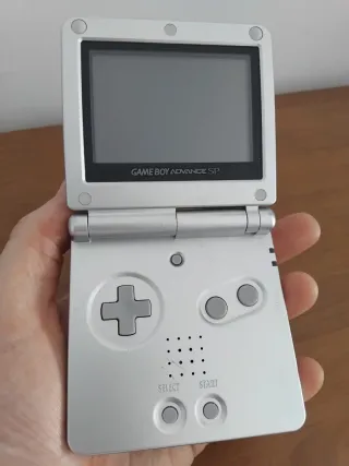 GBA SP Silver AGS‑001 completa con caja