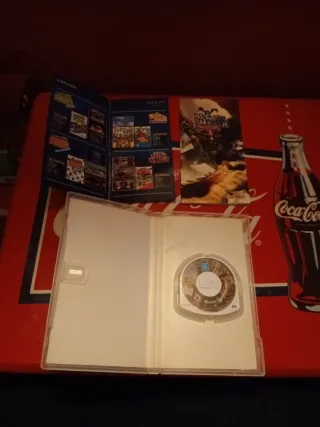 Juego PSP Monster Hunter Freedom con manuales