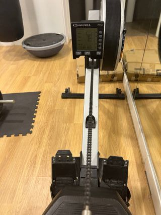 Máquina de remo con pantalla