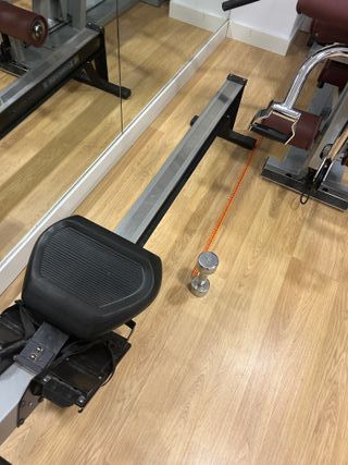 Máquina de remo con pantalla