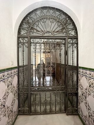 Puerta de forja antigua 1926