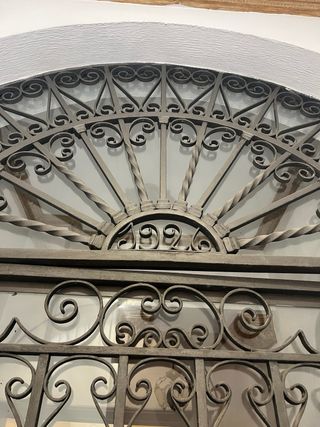 Puerta de forja antigua 1926