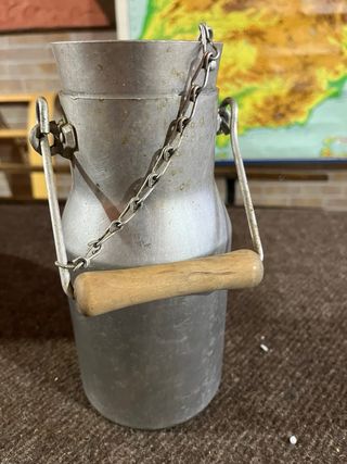 Lechera antigua pequeña