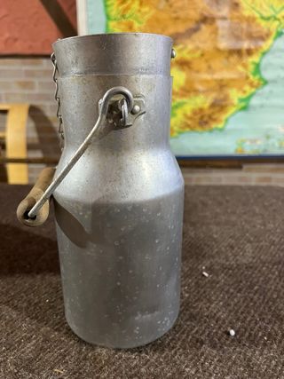 Lechera antigua pequeña