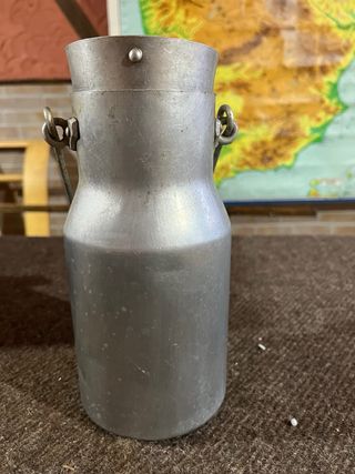 Lechera antigua pequeña