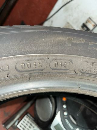 Neumático Michelin 215/50R18
