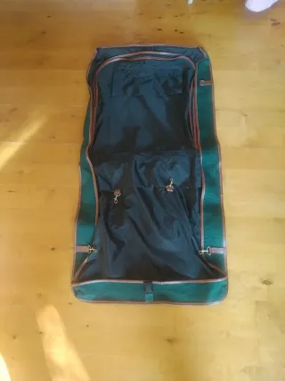 Portasirve para viaje trajes verde y marrón