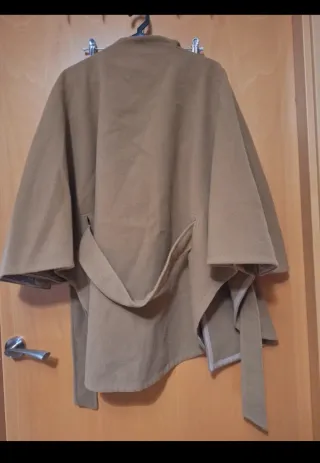 ENVÍOS RÁPIDOS POR SEUR. Abrigo corto camel La Jac