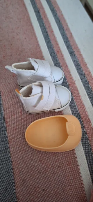 Sneakers bianche per bambola