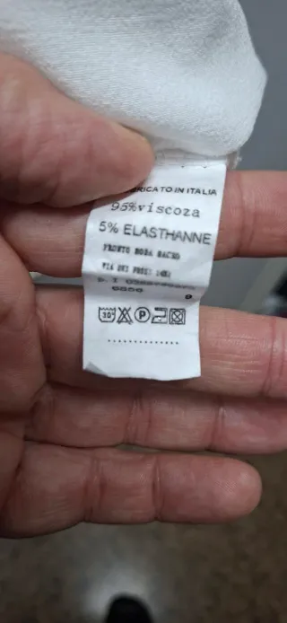 Blusa blanca anudada