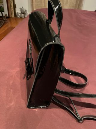 Mochila Dr. Martens charol negra