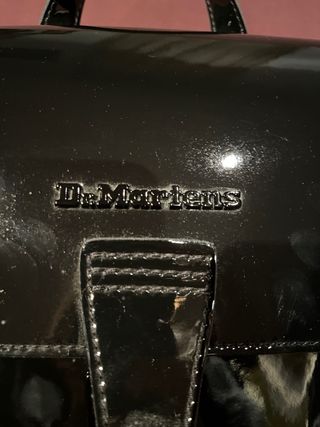 Mochila Dr. Martens charol negra