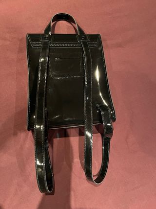 Mochila Dr. Martens charol negra