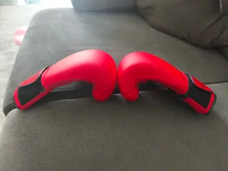 Guantes de boxeo rojos