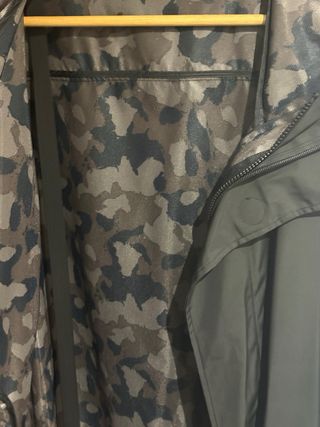 Gabardina impermeable con plumas Roberto Verino