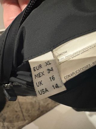 Gabardina impermeable con plumas Roberto Verino