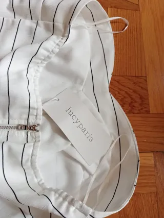 Top Lucy Paris blanco y negro con etiqueta