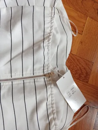 Top Lucy Paris blanco y negro con etiqueta