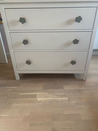 Cajonera IKEA Hemnes 3 cassetti e maniglie a nuvola