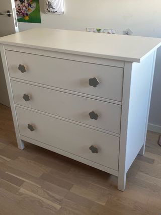 Cajonera IKEA Hemnes 3 cassetti e maniglie a nuvola
