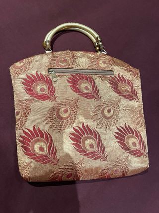 Bolso de mano estilo indio