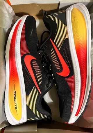 Zapatilla Nike Vomero 18 Negra/Roja