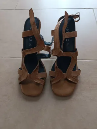 Zapatos de tacón Marypaz dorados talla 38