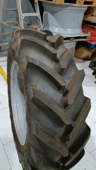 2  Michelin 380/70R28 con llanta