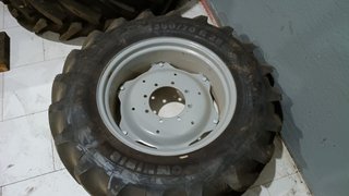 2  Michelin 380/70R28 con llanta