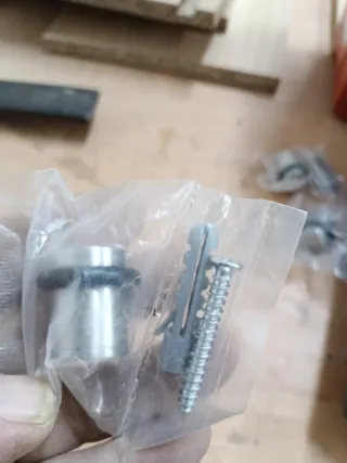 7 Topes para puerta de metal