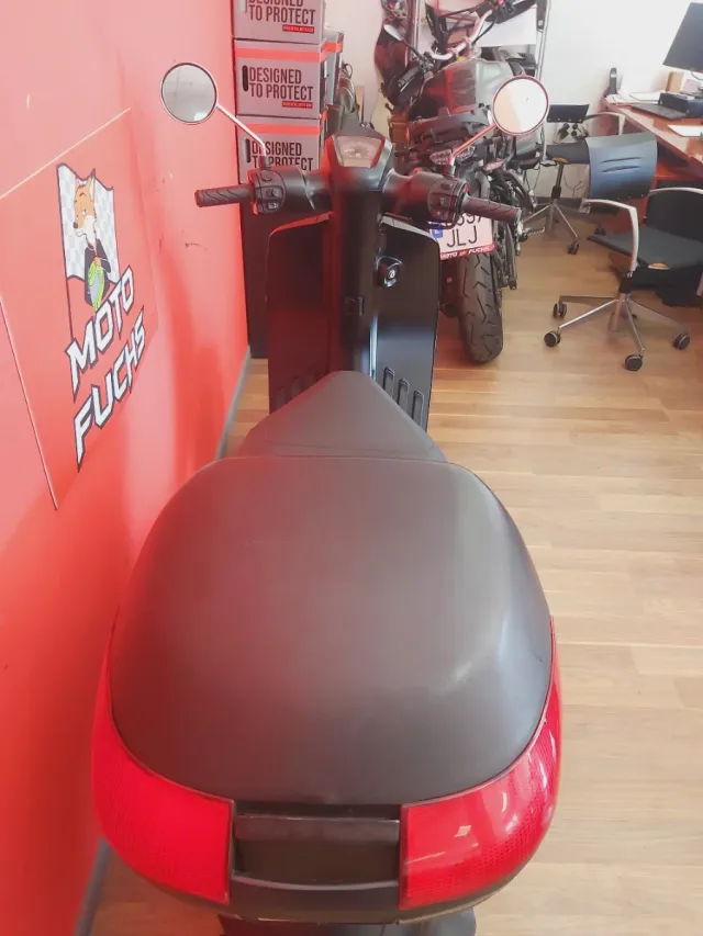 Daelim Besbi 125 Negra