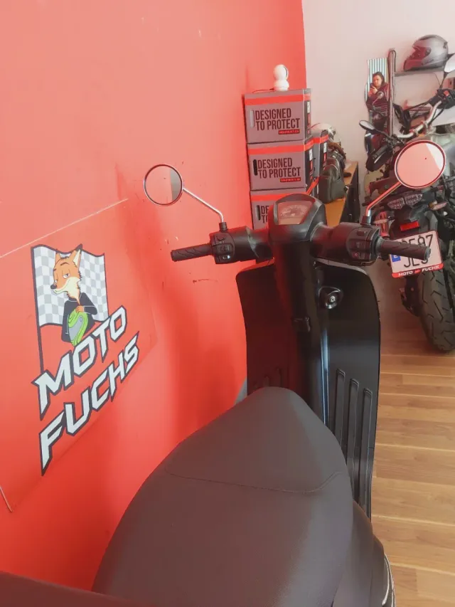 Daelim Besbi 125 Negra