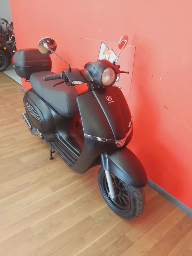 Daelim Besbi 125 Negra