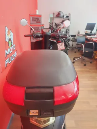 Daelim Besbi 125 Negra